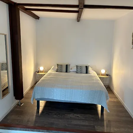De La Apartment *